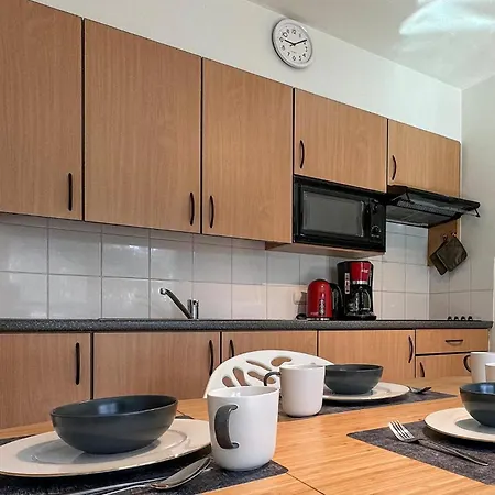 شقة 1 Bedroom Lovely In بريدين